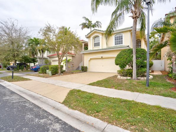 10249 NW 7th St, Coral Springs FL 33071