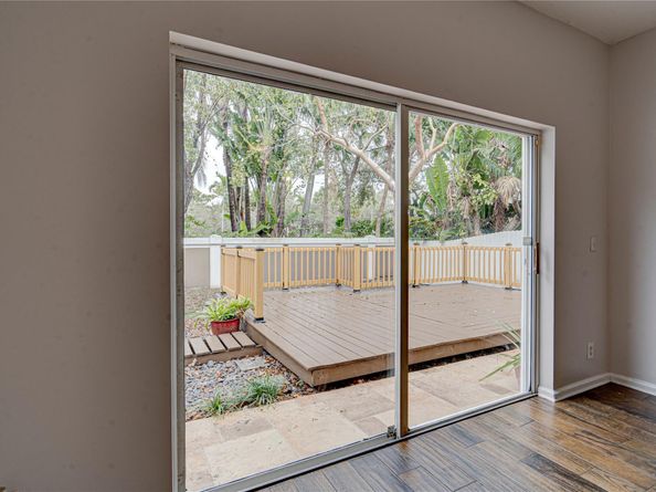 10249 NW 7th St, Coral Springs FL 33071