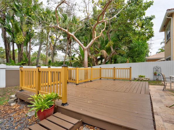 10249 NW 7th St, Coral Springs FL 33071