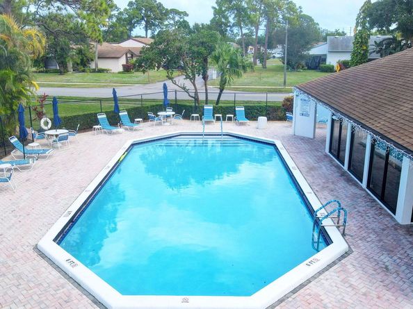 6107 Elsinore Circle, Greenacres FL 33463
