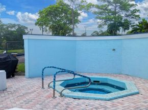 6107 Elsinore Circle, Greenacres FL 33463
