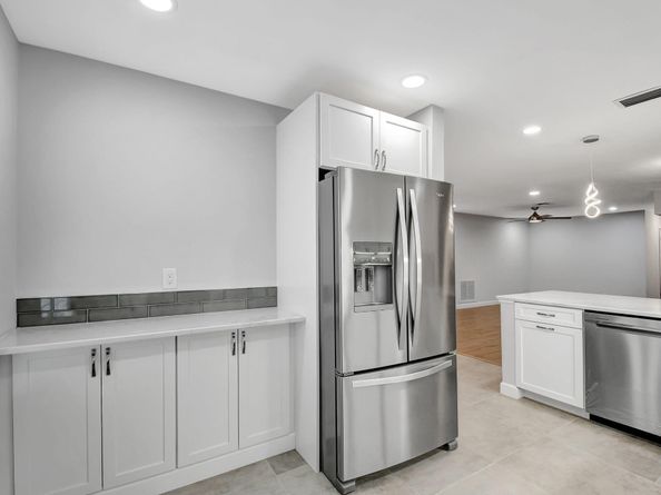 6107 Elsinore Circle, Greenacres FL 33463