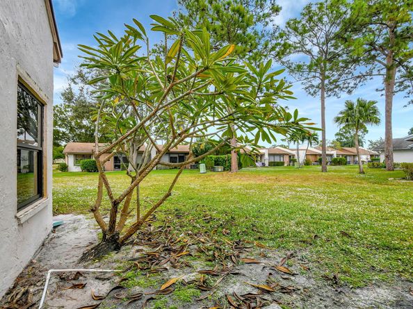 6107 Elsinore Circle, Greenacres FL 33463