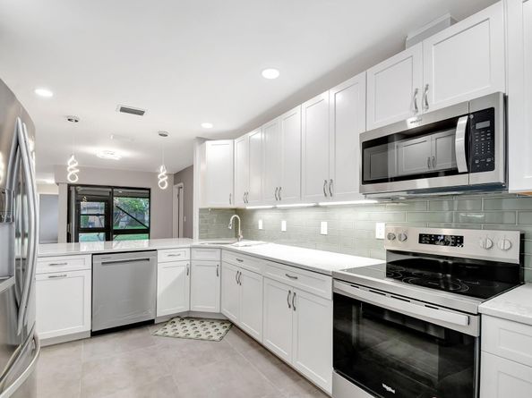 6107 Elsinore Circle, Greenacres FL 33463