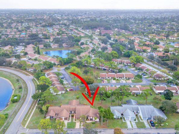 6107 Elsinore Circle, Greenacres FL 33463