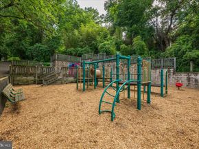 2200 N Pollard Street, Arlington VA 22207