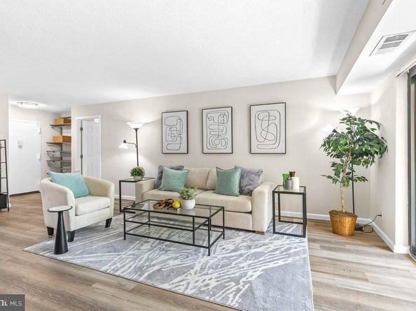 309 Yoakum Parkway 204, Alexandria VA 22304