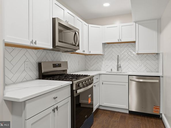 7400 Lakeview Drive N402, Bethesda MD 20817