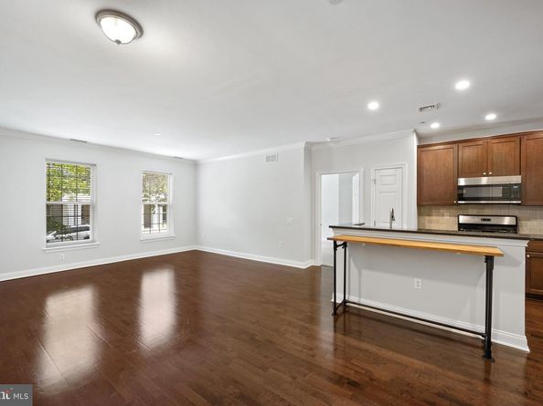 500 Admirals Way 106, Philadelphia PA 19146