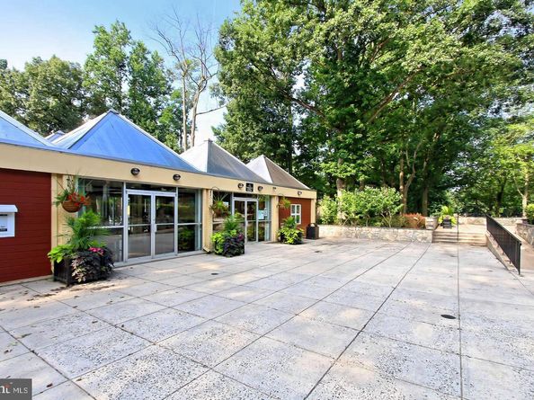 3316 Woodburn Village Drive 23, Annandale VA 22003