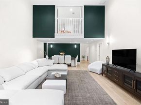 211 S 4TH Street 104, Philadelphia PA 19106