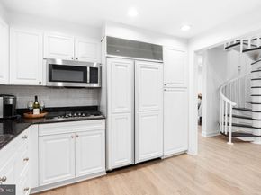 211 S 4TH Street 104, Philadelphia PA 19106