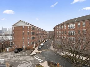800 Admirals Way 1836, Philadelphia PA 19146