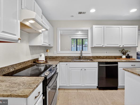 1534 Youngs Point Place, Herndon VA 20170