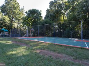 6137 Leesburg Pike 406, Falls Church VA 22041