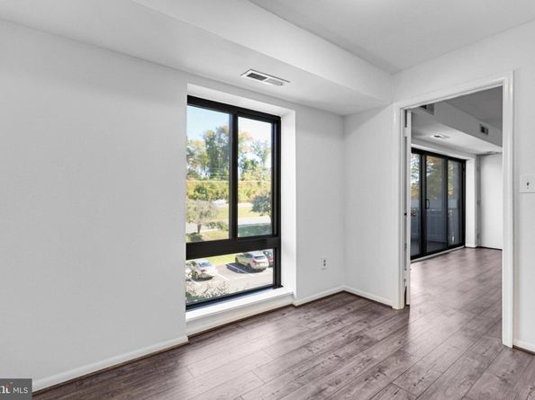 6137 Leesburg Pike 406, Falls Church VA 22041