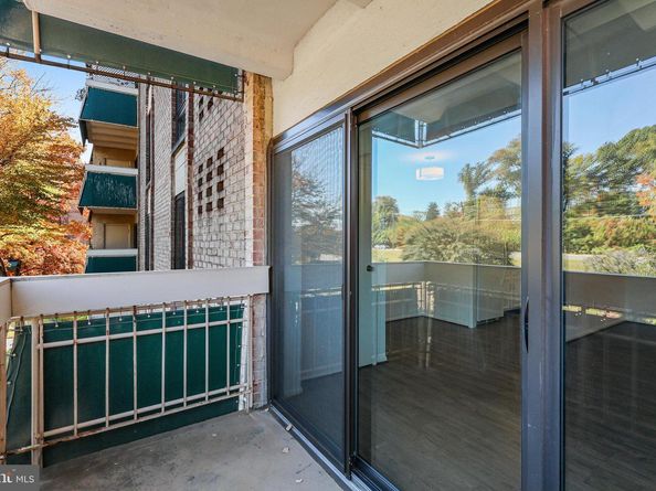 6137 Leesburg Pike 406, Falls Church VA 22041