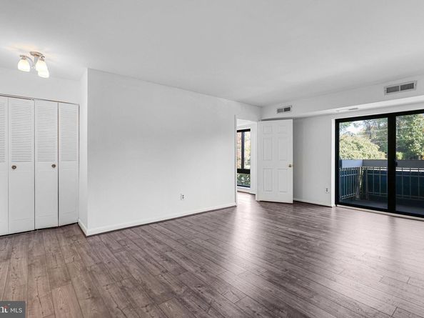 6137 Leesburg Pike 406, Falls Church VA 22041