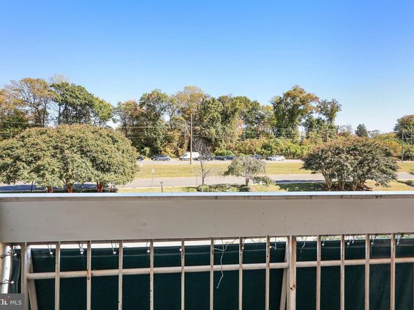 6137 Leesburg Pike 406, Falls Church VA 22041