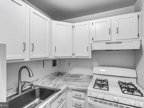 6137 Leesburg Pike 406, Falls Church VA 22041