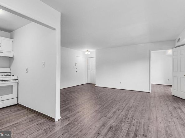 6137 Leesburg Pike 406, Falls Church VA 22041