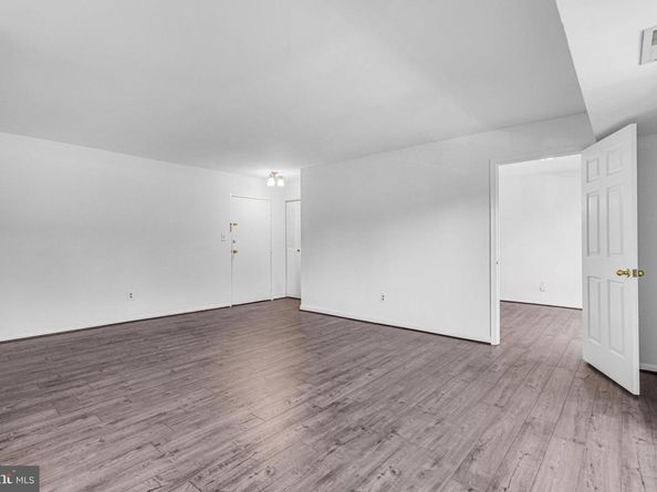 6137 Leesburg Pike 406, Falls Church VA 22041