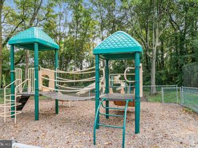 6137 Leesburg Pike 406, Falls Church VA 22041