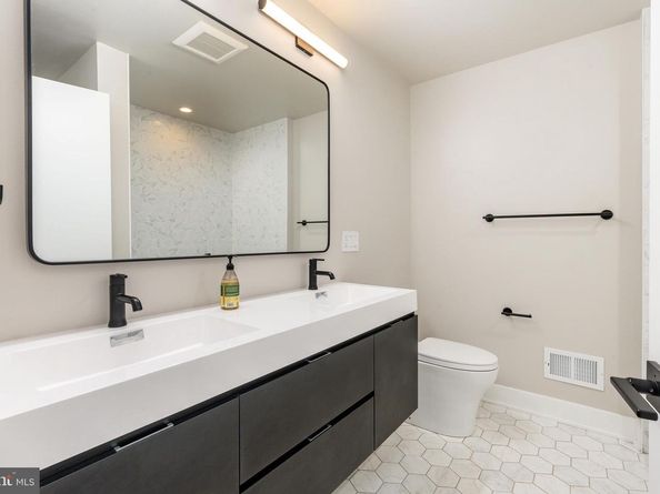 2103 League Ct, Philadelphia PA 19146