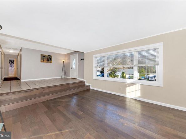 2112 Pimmit Drive, Falls Church VA 22043