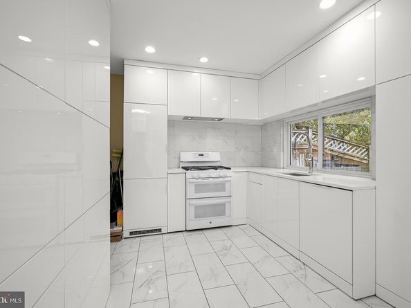 1906 37TH Street NW, Washington DC 20007