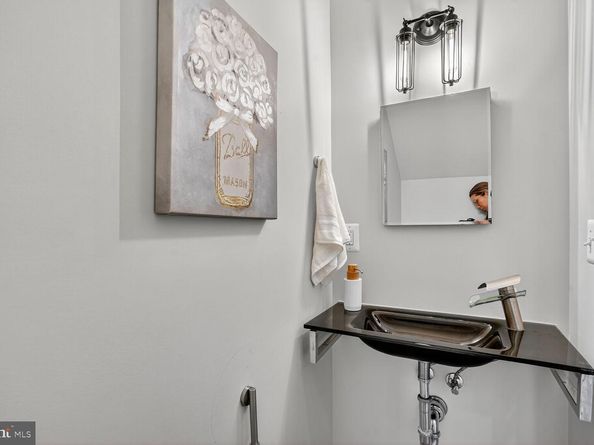 312 N Henry Street 1/2, Alexandria VA 22314