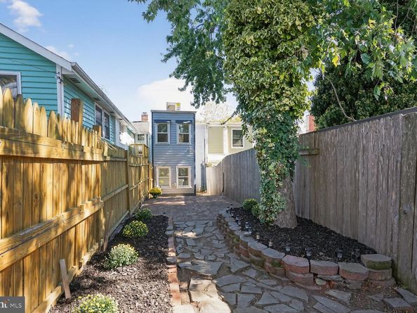 312 N Henry Street 1/2, Alexandria VA 22314