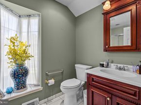 17 Averstone Drive E, Washington Crossing PA 18977