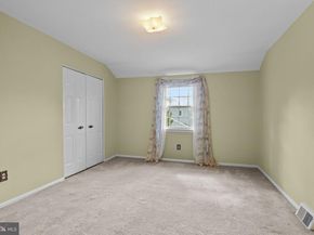 17 Averstone Drive E, Washington Crossing PA 18977