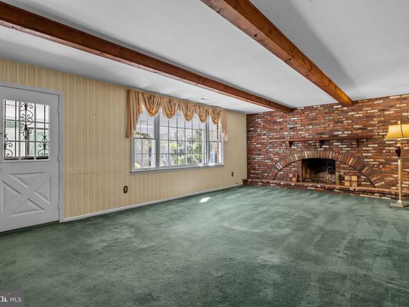 17 Averstone Drive E, Washington Crossing PA 18977