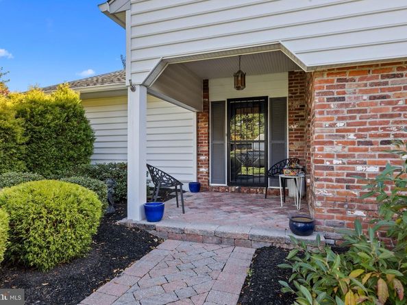 17 Averstone Drive E, Washington Crossing PA 18977