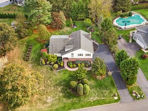 17 Averstone Drive E, Washington Crossing PA 18977