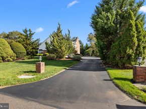 17 Averstone Drive E, Washington Crossing PA 18977