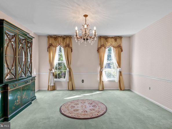 17 Averstone Drive E, Washington Crossing PA 18977