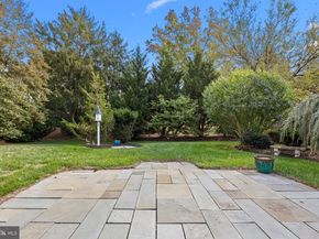 17 Averstone Drive E, Washington Crossing PA 18977