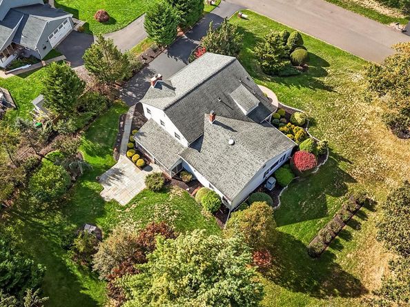 17 Averstone Drive E, Washington Crossing PA 18977