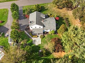 17 Averstone Drive E, Washington Crossing PA 18977