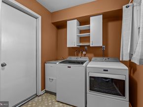 17 Averstone Drive E, Washington Crossing PA 18977