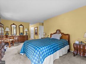 17 Averstone Drive E, Washington Crossing PA 18977