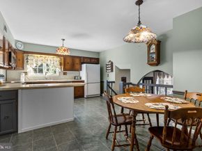 17 Averstone Drive E, Washington Crossing PA 18977