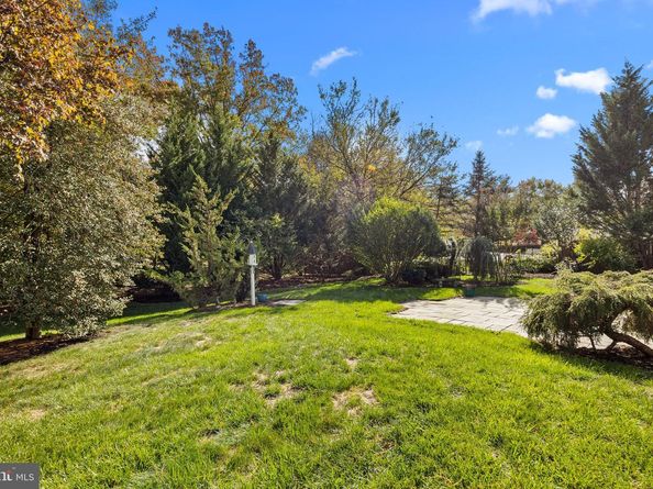 17 Averstone Drive E, Washington Crossing PA 18977
