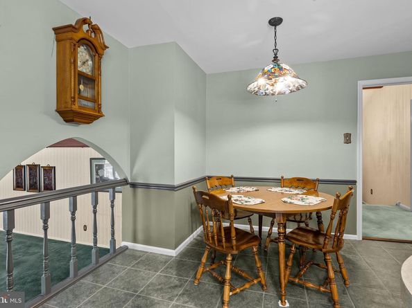 17 Averstone Drive E, Washington Crossing PA 18977