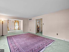 17 Averstone Drive E, Washington Crossing PA 18977