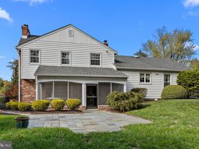 17 Averstone Drive E, Washington Crossing PA 18977