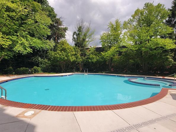 2111 Wisconsin Avenue NW 109, Washington DC 20007